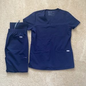 Navy FIGS 2 pocket scrub top & yola skinny scrub pant